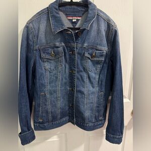 Tommy Hilfiger Classic Blue Denim Jacket. Size L. Perfect for any occasion.